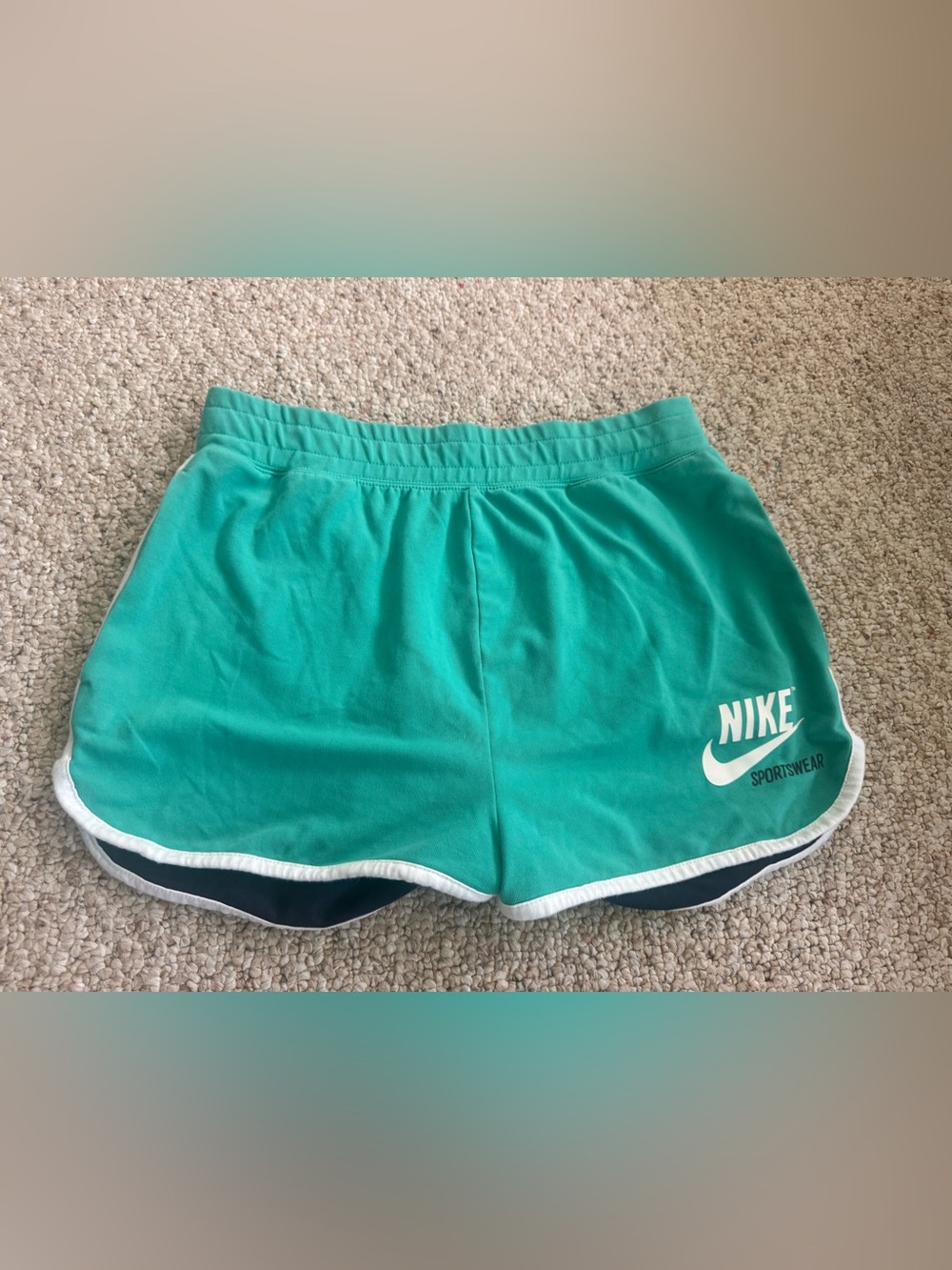 Women’s Nike Sportswear Vintage Athletic Shorts Size Medium